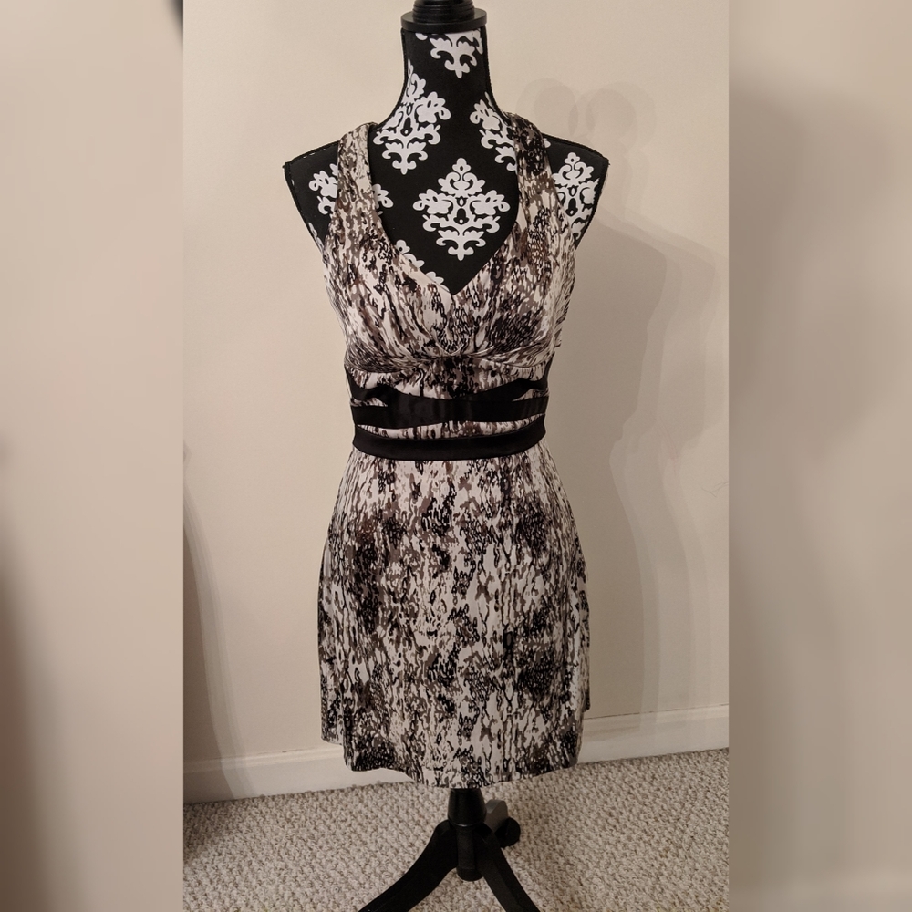 5/$25 Beautiful black and white cross back dress